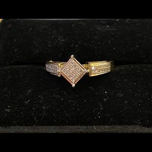 Gold diamond ring